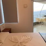 Hard Rock Ξενοδοχείο με διαμερίσματα 3*