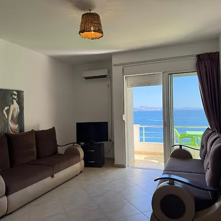 アパートホテル Hard Rock Sarandë